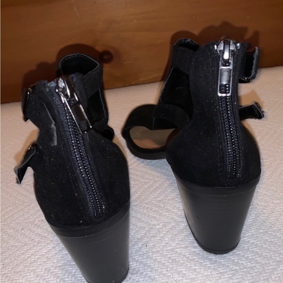 SODA Black Shoes, Size 7 - Picture 4 of 4